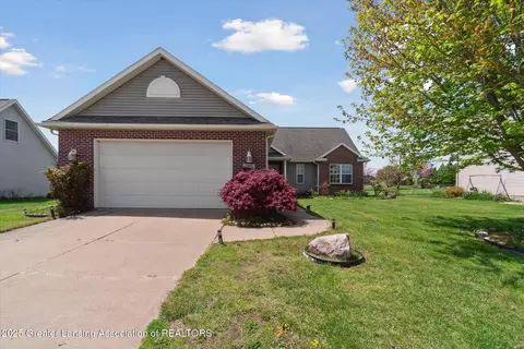 1853 Parakeet Ln, Holt, MI 48842