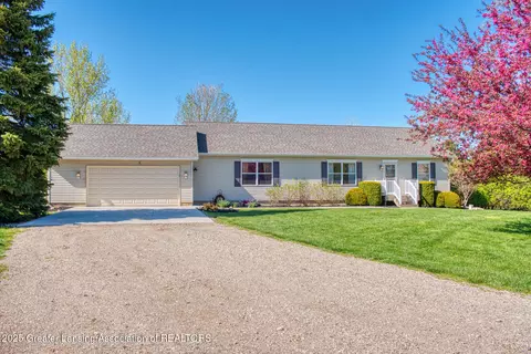 3750 Banner Rd, Saint Johns, MI 48879