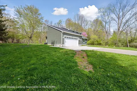 263 E Sherwood Rd, Williamston, MI 48895 photo 2