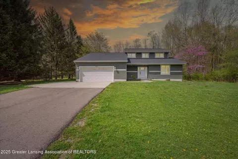 263 E Sherwood Rd, Williamston, MI 48895