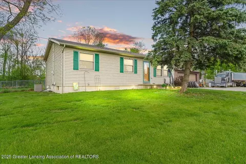 10111 Kinneville Rd, Eaton Rapids, MI 48827