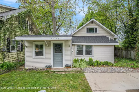 15496 Park Lake Rd, East Lansing, MI 48823