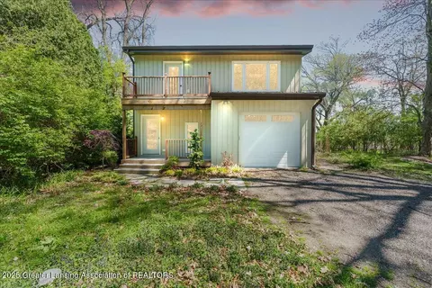 15569 Outer Dr, Bath, MI 48808
