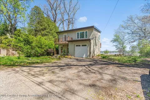 15569 Outer Dr, Bath, MI 48808 photo 2