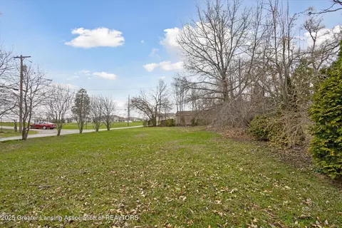 15385 Temple Dr, Bath, MI 48808 photo 3