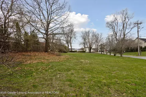 15385 Temple Dr, Bath, MI 48808 photo 2