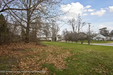 15385 Temple Dr, Bath, MI 48808 photo 4