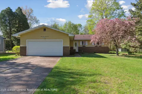 3793 Wisteria Ln, Dewitt, MI 48820 photo 3