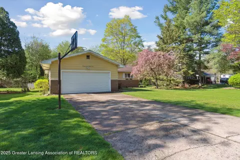 3793 Wisteria Ln, Dewitt, MI 48820 photo 2