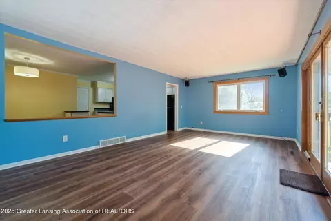 3793 Wisteria Ln, Dewitt, MI 48820 photo 10
