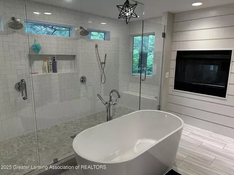 Bath - 4341 Aztec Way, Okemos, MI 48864 photo 4 of 7