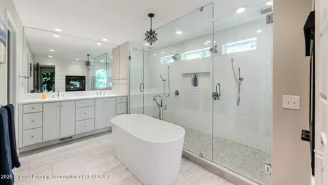 Bath - 4341 Aztec Way, Okemos, MI 48864 photo 3 of 7