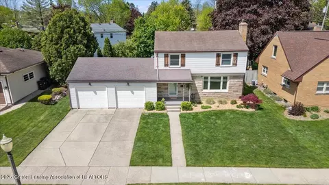 2516 Chatham Rd, Lansing, MI 48910