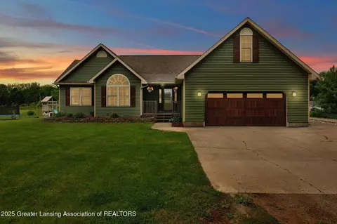 4181 Hunters Ln, Eaton Rapids, MI 48827
