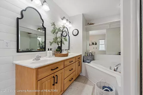 Bath - 7563 W Beard Rd, Perry, MI 48872 photo 4 of 7