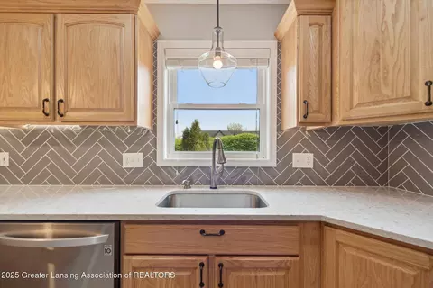 Kitchen - 7563 W Beard Rd, Perry, MI 48872 photo 6 of 6