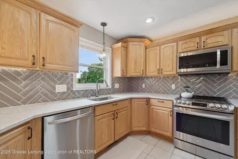 Kitchen - 7563 W Beard Rd, Perry, MI 48872 photo 3 of 6