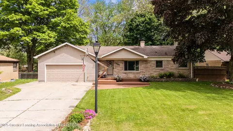 5594 Cade St, Haslett, MI 48840