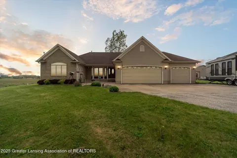 8300 S Wacousta Rd, Saint Johns, MI 48879