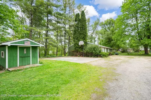 Exterior - 13549 Walnut St, Bath, MI 48808 photo 3 of 9