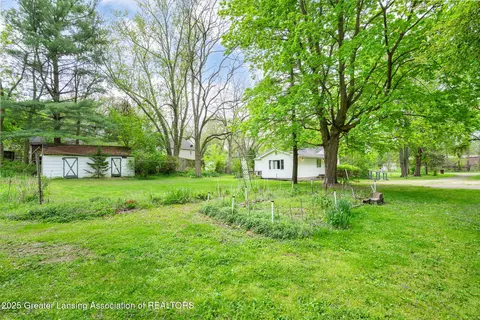 Exterior - 13549 Walnut St, Bath, MI 48808 photo 7 of 9