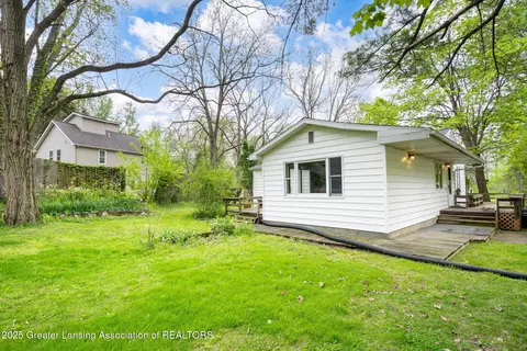 Exterior - 13549 Walnut St, Bath, MI 48808 photo 5 of 9