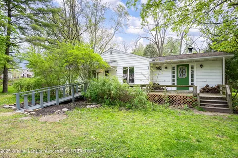 Exterior - 13549 Walnut St, Bath, MI 48808 photo 2 of 9