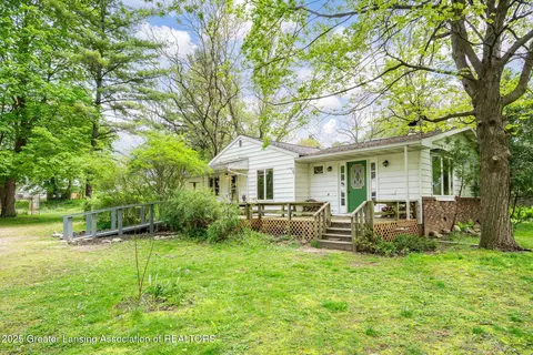 13549 Walnut St, Bath, MI 48808