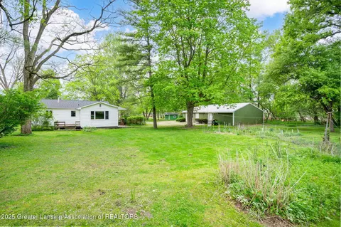 Exterior - 13549 Walnut St, Bath, MI 48808 photo 6 of 9