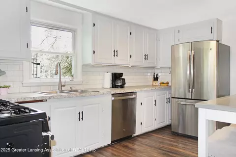 Kitchen - 14275 Webster Rd, Bath, MI 48808 photo 2 of 3