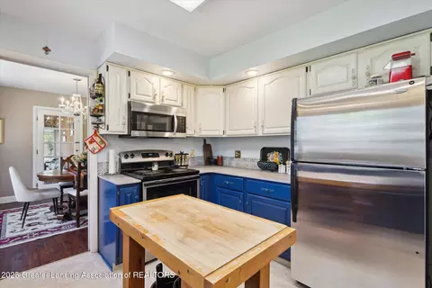 Kitchen - 4128 Appletree Ln, Lansing, MI 48917 photo 4 of 5