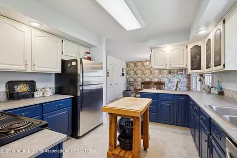 Kitchen - 4128 Appletree Ln, Lansing, MI 48917 photo 1 of 5
