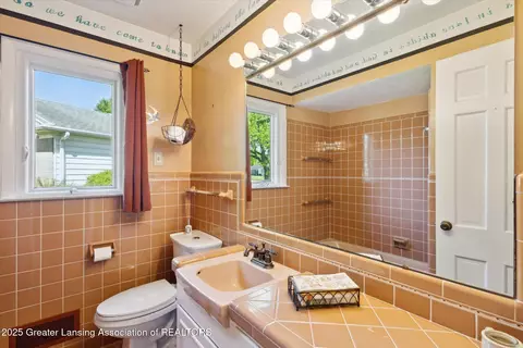 Bath - 4128 Appletree Ln, Lansing, MI 48917 photo 1 of 3