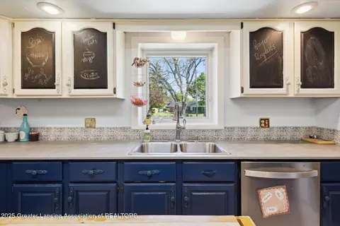 Kitchen - 4128 Appletree Ln, Lansing, MI 48917 photo 3 of 5
