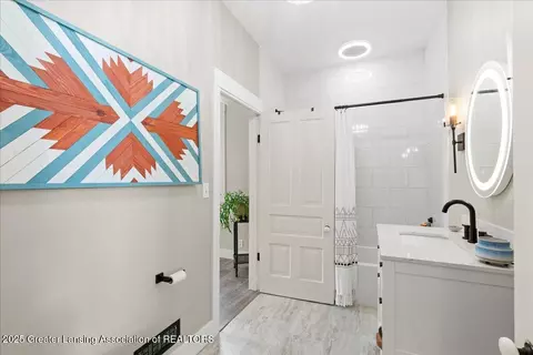 Bath - 607 Ogemaw St, Grayling, MI 49738 photo 2 of 3