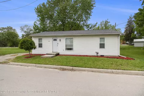 224 S Laing St, Laingsburg, MI 48848