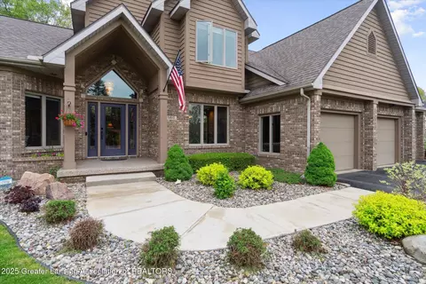5810 Caleta Dr, Lansing, MI 48911