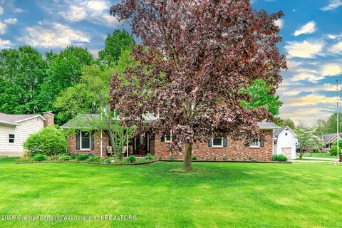 3807 Bush Gardens Ln, Holt, MI 48842