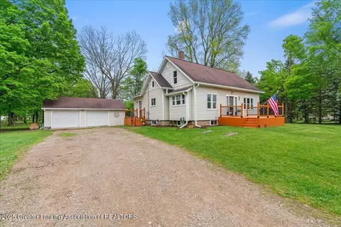 1614 Gunn Rd, Holt, MI 48842