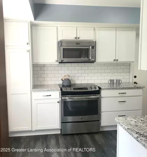 Kitchen - 310 Piper Rd, Haslett, MI 48840 photo 4 of 8
