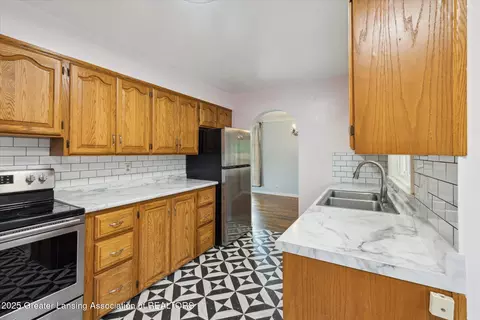 Kitchen - 428 E Miller Rd, Lansing, MI 48911 photo 2 of 5