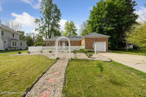 Exterior - 428 E Miller Rd, Lansing, MI 48911 photo 3 of 11