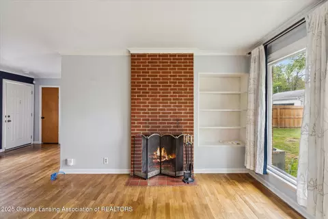 Living - 428 E Miller Rd, Lansing, MI 48911 photo 4 of 7