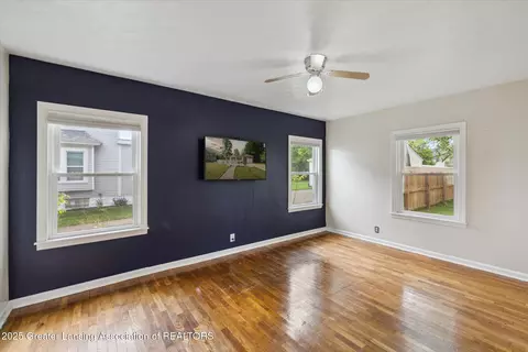 Living - 428 E Miller Rd, Lansing, MI 48911 photo 6 of 7
