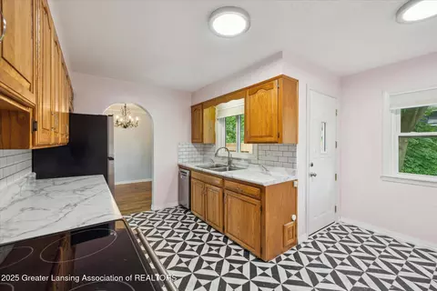 Kitchen - 428 E Miller Rd, Lansing, MI 48911 photo 3 of 5