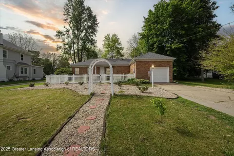 428 E Miller Rd, Lansing, MI 48911