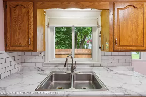 Kitchen - 428 E Miller Rd, Lansing, MI 48911 photo 5 of 5