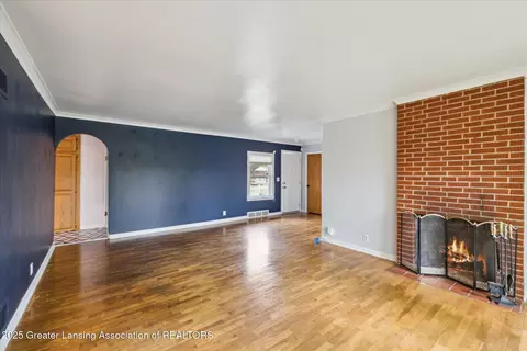 Living - 428 E Miller Rd, Lansing, MI 48911 photo 3 of 7