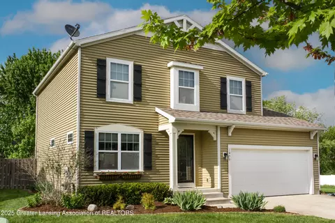 1055 Oakwood Dr, Dewitt, MI 48820