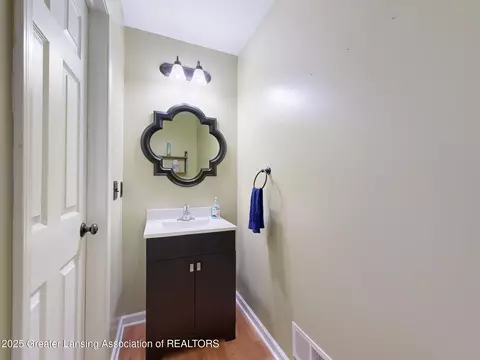 1055 Oakwood Dr, Dewitt, MI 48820 photo 14